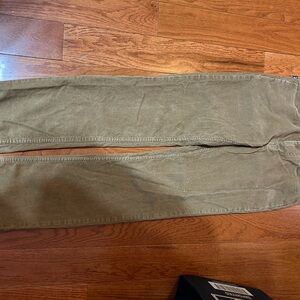 Men’s Vineyard Vines tan, soft corduroy pants. Size 28x34